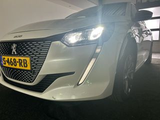 Peugeot e-208