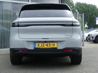 Leapmotor B10
