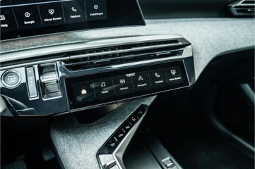 Peugeot e-3008