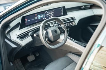 Peugeot e-3008