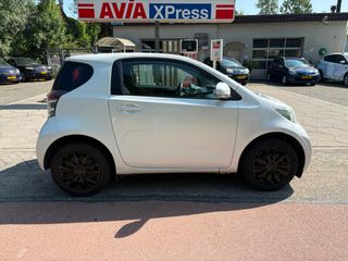 Toyota iQ