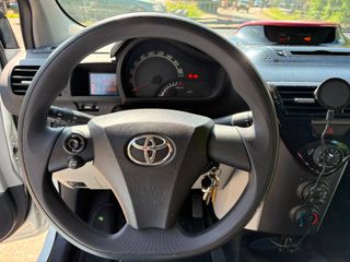 Toyota iQ