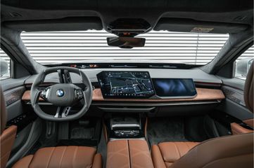 BMW i7