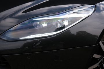 Aston Martin DB11