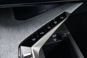 Peugeot e-3008