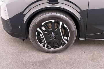 Peugeot e-3008
