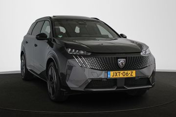 Peugeot e-5008