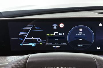 Peugeot e-5008