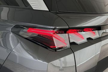 Peugeot e-5008