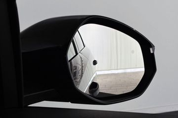 Peugeot e-5008