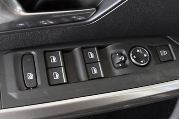Peugeot e-5008
