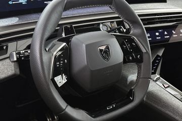 Peugeot e-5008