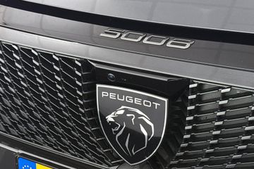 Peugeot e-5008