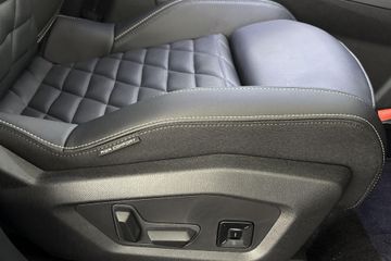 Peugeot e-5008