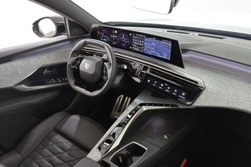 Peugeot e-5008
