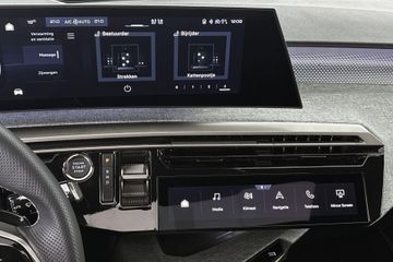 Peugeot e-5008