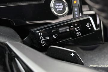 Peugeot e-5008