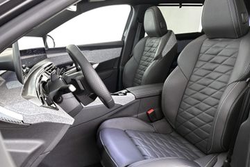 Peugeot e-5008