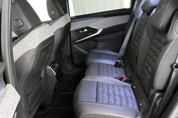 Peugeot e-5008