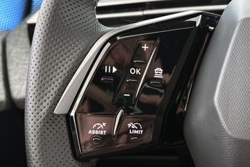 Peugeot e-3008