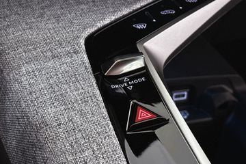 Peugeot e-3008