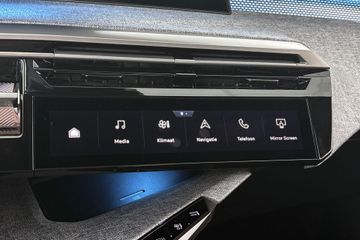Peugeot e-3008