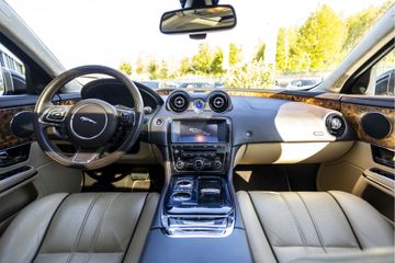 Jaguar XJ