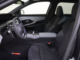 Peugeot e-5008