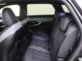 Peugeot e-5008