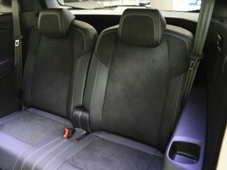Peugeot e-5008