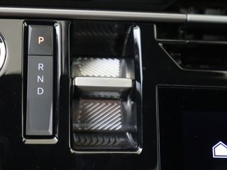 Peugeot e-5008