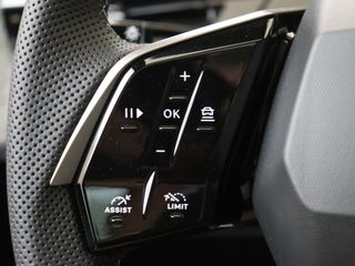 Peugeot e-5008
