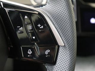 Peugeot e-5008