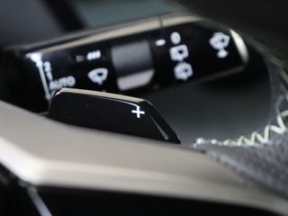 Peugeot e-5008