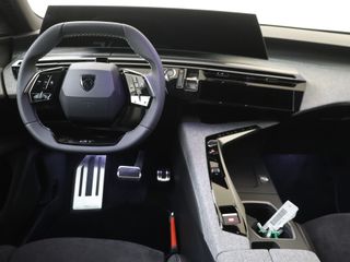 Peugeot e-5008