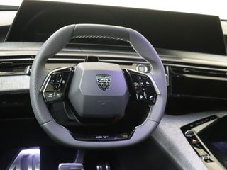 Peugeot e-5008