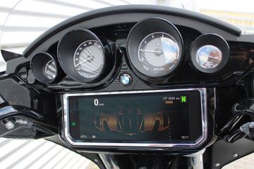 BMW R 18