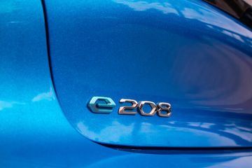 Peugeot e-208