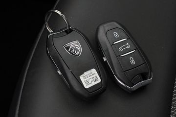 Peugeot e-3008