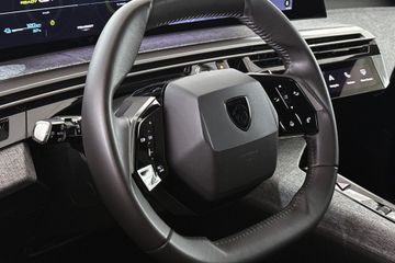Peugeot e-3008