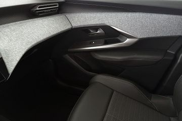 Peugeot e-3008