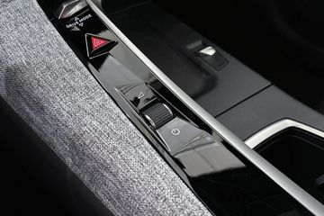 Peugeot e-3008