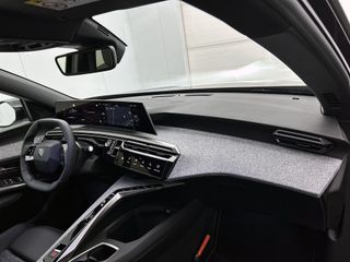 Peugeot e-3008