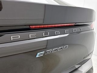 Peugeot e-3008