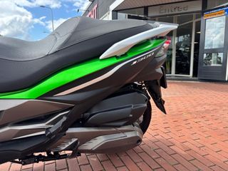 Kawasaki J300