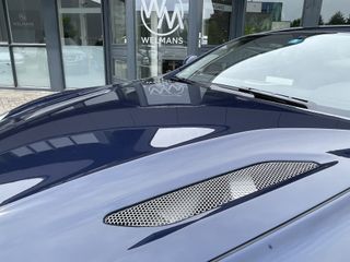 Aston Martin V12 Vanquish