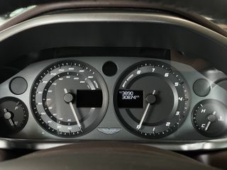 Aston Martin V12 Vanquish