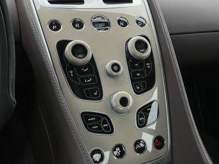 Aston Martin V12 Vanquish