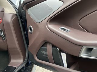 Aston Martin V12 Vanquish