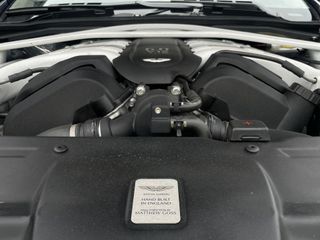 Aston Martin V12 Vanquish